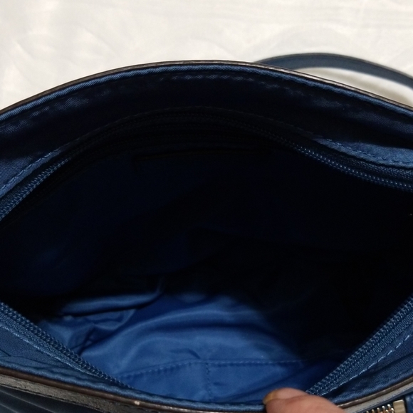 Micheal micheal kors cross body purse - Picture 5 of 8